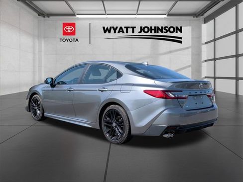Used 2025 Toyota Camry SE FWD image 3