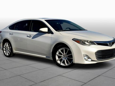 Used 2014 Toyota Avalon Limited image 2