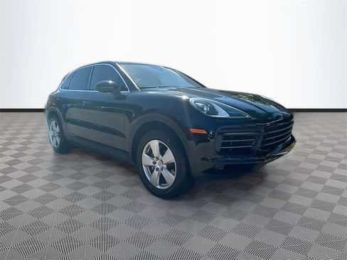 Used 2019 Porsche Cayenne w/ Premium Package image 4