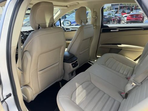 Used 2014 Ford Fusion SE w/ Equipment Group 202A FWD image 17