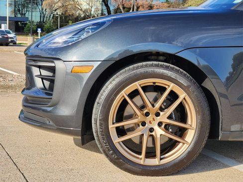 Used 2023 Porsche Macan S w/ Sport Chrono Package image 8