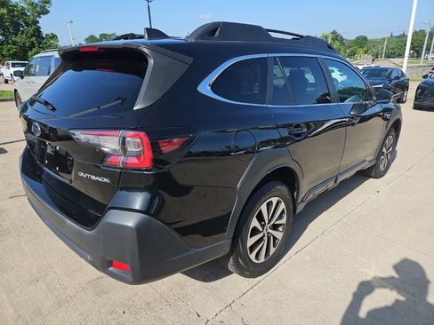 Used 2023 Subaru Outback Premium AWD/4WD image 3