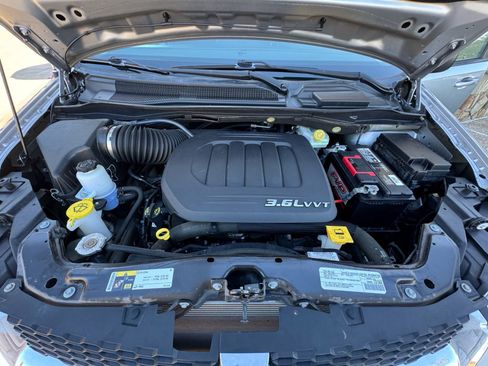 Used 2018 Dodge Grand Caravan SE w/ UConnect Hands-Free Group image 31