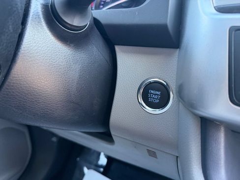 Used 2019 Toyota Highlander XLE AWD/4WD image 20