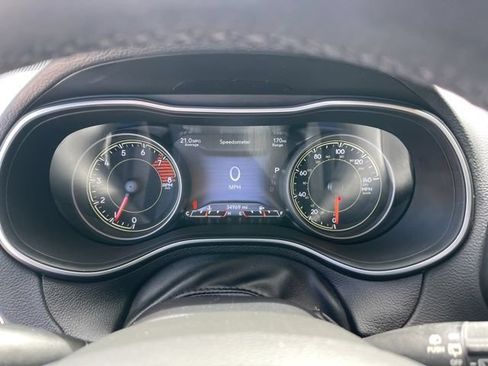 Used 2022 Jeep Cherokee Trailhawk AWD/4WD image 8