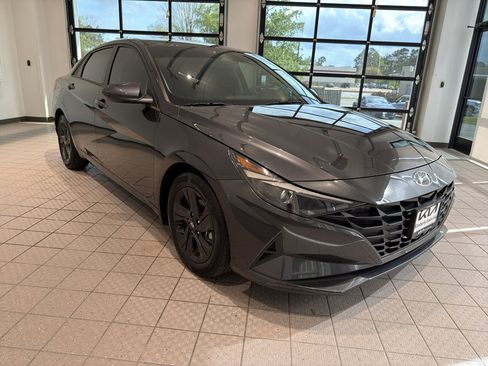 Used 2023 Hyundai Elantra SEL FWD image 7