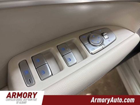 Used 2024 Genesis G70 2.5T image 8