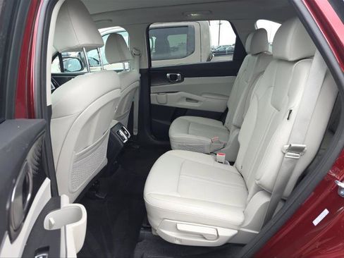 Used 2025 Kia Sorento EX w/ Panoramic Sunroof Package FWD image 7