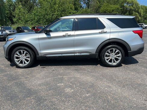 Used 2023 Ford Explorer XLT w/ Equipment Group 202A AWD/4WD image 19