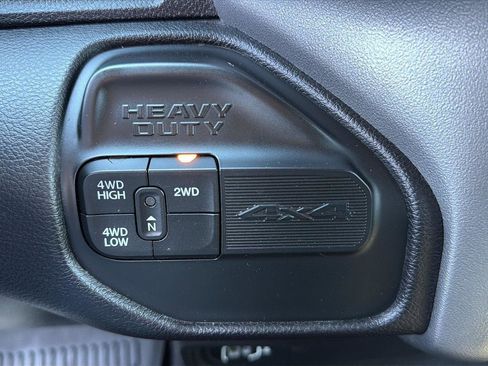 Used 2024 RAM 2500 Big Horn AWD/4WD image 9