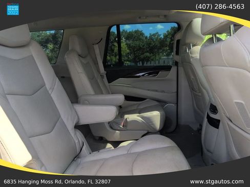 Used 2018 Cadillac Escalade Premium Luxury AWD/4WD image 25