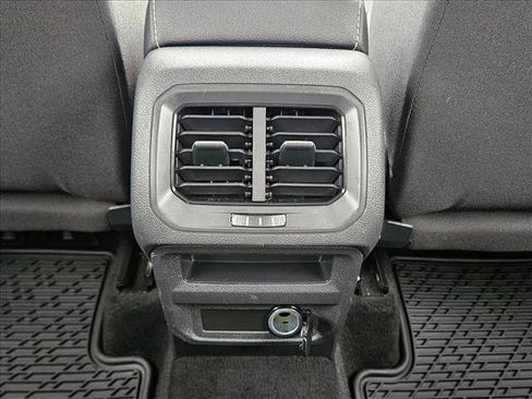 Used 2024 Volkswagen Tiguan S image 17
