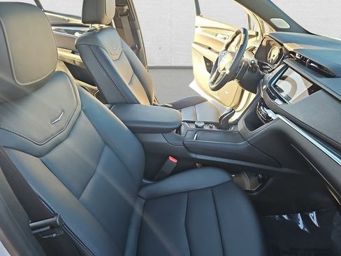 Used 2025 Cadillac XT5 Sportv w/ Technology Package image 10
