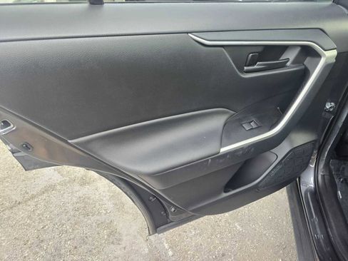 Used 2021 Toyota RAV4 LE image 18