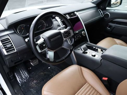 Used 2023 Land Rover Discovery S R-Dynamic image 10