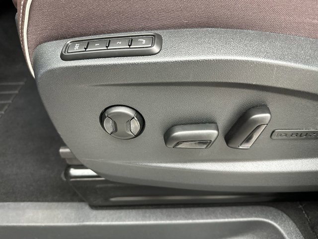 Certified 2025 Volkswagen ID. Buzz Pro S Plus AWD/4WD image 13
