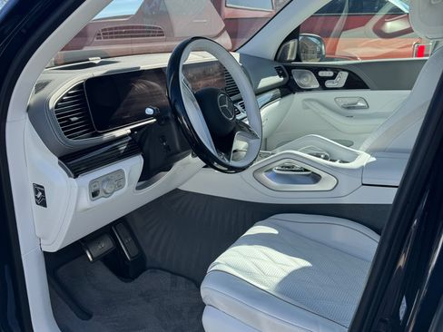 Used 2024 Mercedes-Benz Maybach GLS 600 4MATIC image 22
