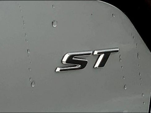 Used 2024 Buick Encore GX Sport Touring image 10