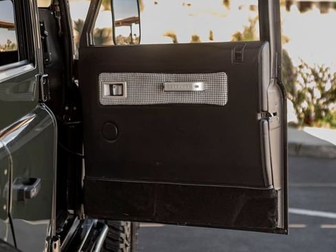 Used 1991 Land Rover Defender 110 image 64