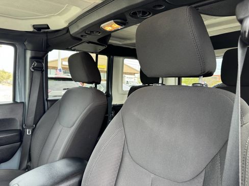 Used 2015 Jeep Wrangler Unlimited Sport w/ Quick Order Package 24S AWD/4WD image 16