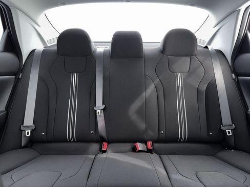 Certified 2026 Hyundai Elantra Hybrid FWD image 16