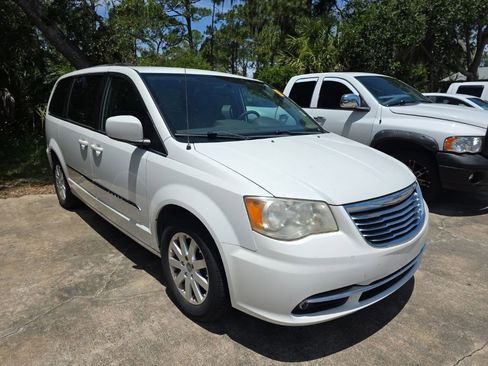 Used 2013 Chrysler Town & Country Touring FWD image 6