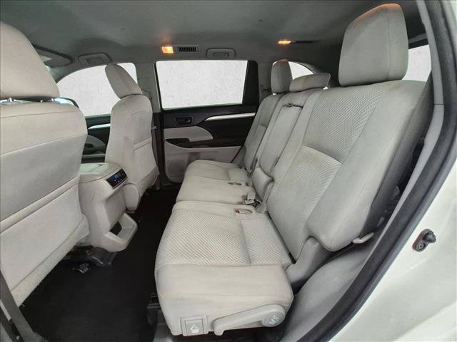 Used 2017 Toyota Highlander LE FWD image 19