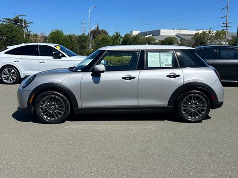 Used 2026 MINI Cooper 4-Door Hardtop FWD image 2