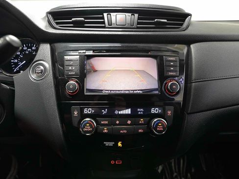 Used 2020 Nissan Rogue SV FWD image 14