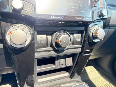 Used 2024 Toyota 4Runner TRD Off-Road Premium w/ Moonroof Package AWD/4WD image 19