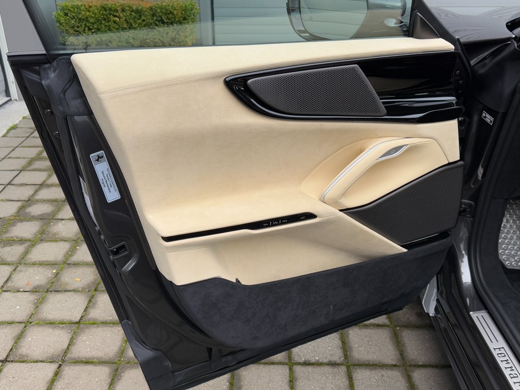 Used 2026 Ferrari Purosangue AWD/4WD image 19