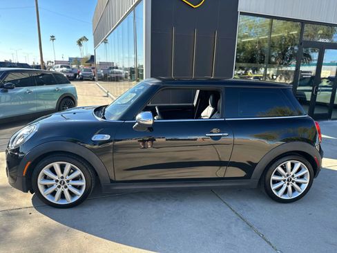 Used 2019 MINI Cooper S w/ Premium Package image 4