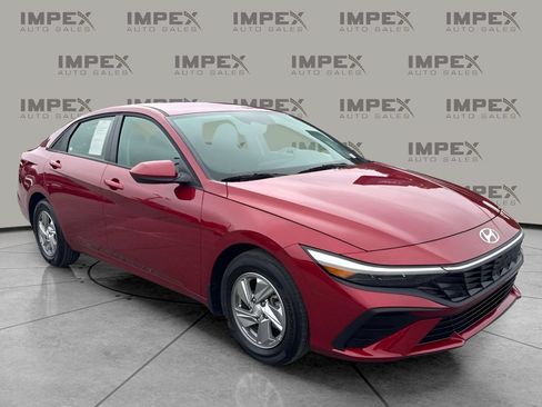Used 2026 Hyundai Elantra SE FWD image 4