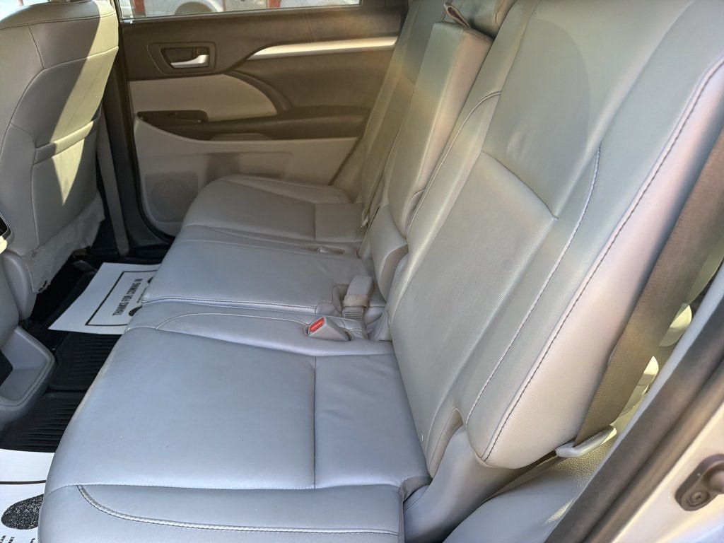 Used 2016 Toyota Highlander XLE AWD/4WD image 12