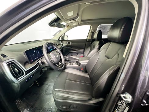 Used 2025 Kia Sorento SX FWD image 14