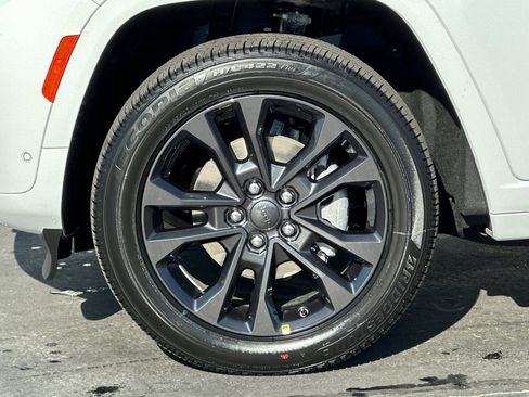 New 2026 Jeep Grand Cherokee Limited image 31