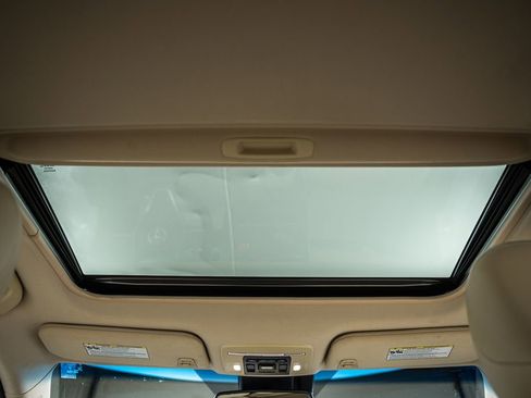 Used 2020 Toyota Avalon XLE w/ Moonroof Package image 33