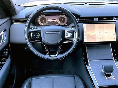 Used 2025 Land Rover Range Rover Velar Dynamic SE image 4