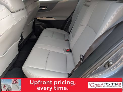Used 2024 Toyota Venza XLE AWD/4WD image 12