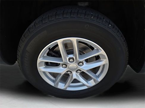 Used 2024 Jeep Grand Cherokee L Laredo w/ Luxury Tech Group I image 9