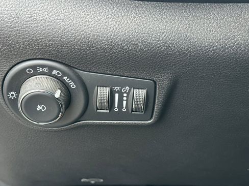 Used 2024 Jeep Compass Latitude image 39