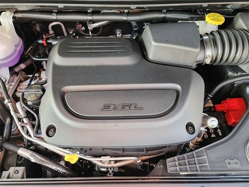 New 2026 Chrysler Pacifica Select image 20