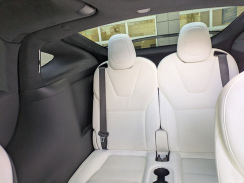 Used 2022 Tesla Model X image 27