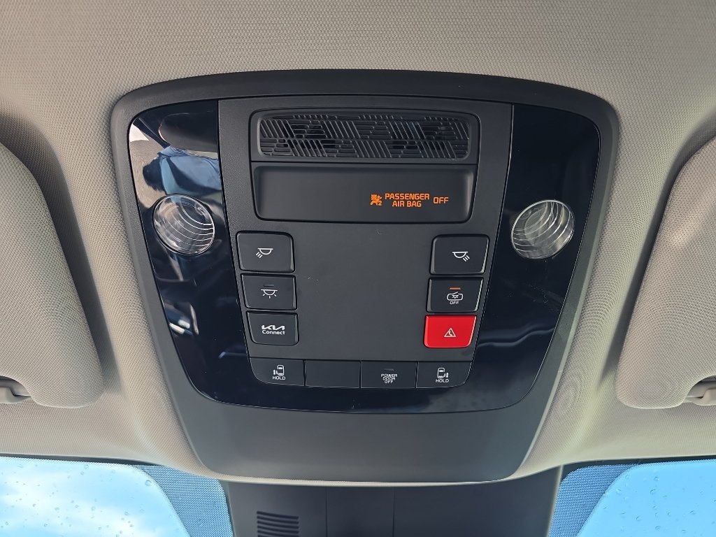 Used 2025 Kia Carnival FWD image 18