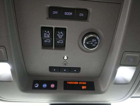 Used 2020 Cadillac Escalade Premium Luxury w/ LPO, Radiant Package image 36