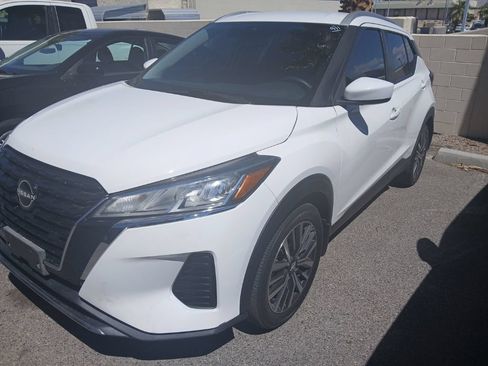 Certified 2022 Nissan Kicks SV FWD image 1