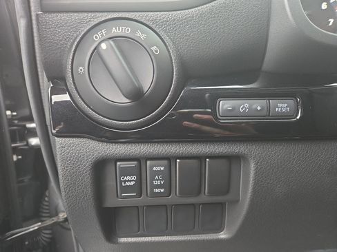 Used 2024 Nissan Titan SV w/ SV Convenience Package image 15