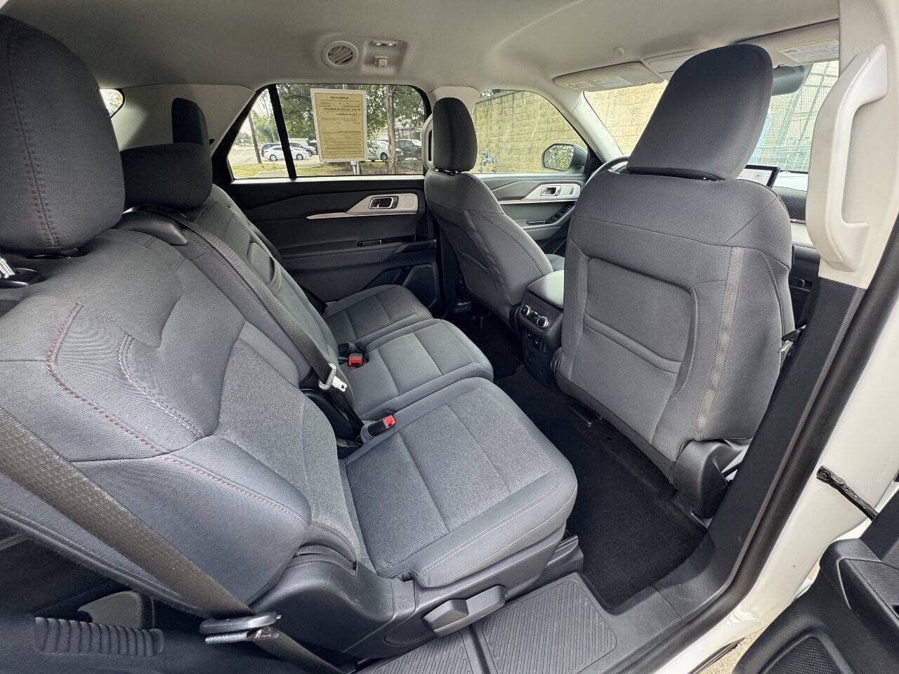 Used 2025 Ford Explorer Active RWD image 30