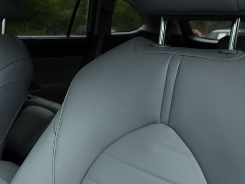 Used 2024 Toyota Highlander XLE image 22