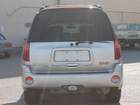 Used 2005 GMC Envoy XL SLT RWD image 7